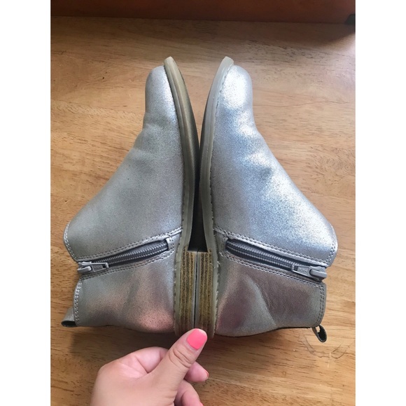 GAP | Girls Silver Chelsea Boot - Picture 4 of 8